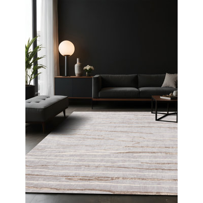 Tapis gris soyeux et moelleux