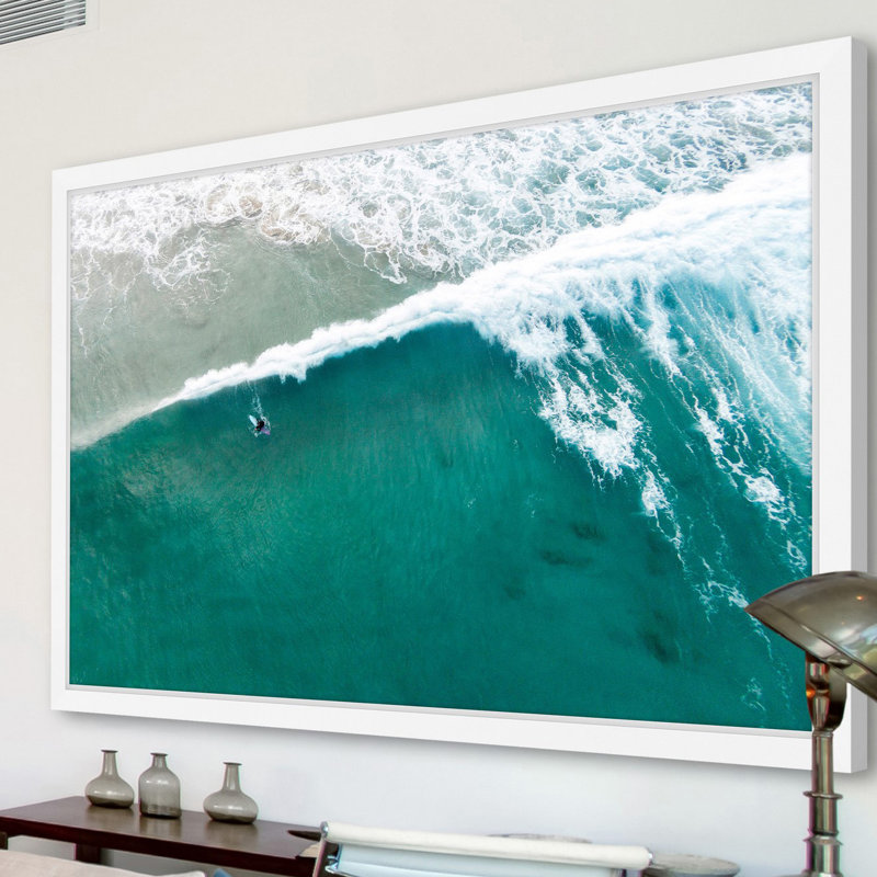 «Riding the Wave» par Karolis Janulis, reproduction de photo encadrée, 16" H x 24" W