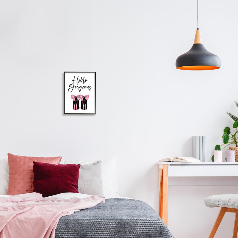 «Hello Gorgeous Pink Bow Heels» encadré sur bois par Martina Pavlova, impression, Giclée encadrée noir minuit