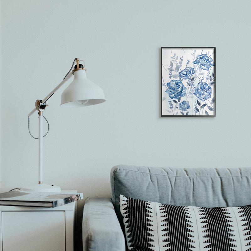 Fleurs de jardin abstraites bleues, H 14 po x l 11 po, Giclée encadrée noir minuit