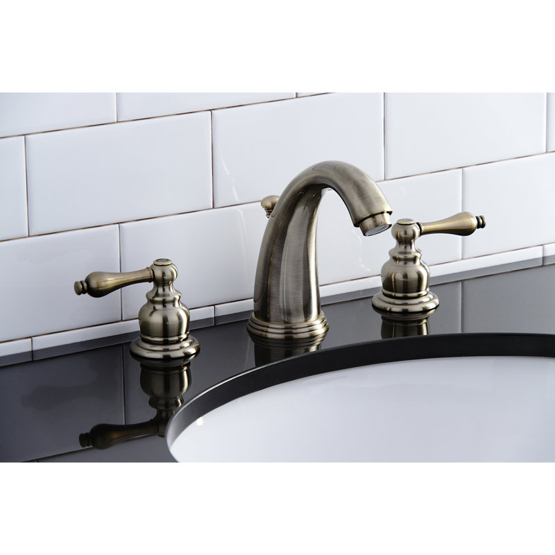 Robinet de salle de bain à deux poignées à fixation sur le comptoir à 3 trous avec drain escamotable Kingston, Antique Brass