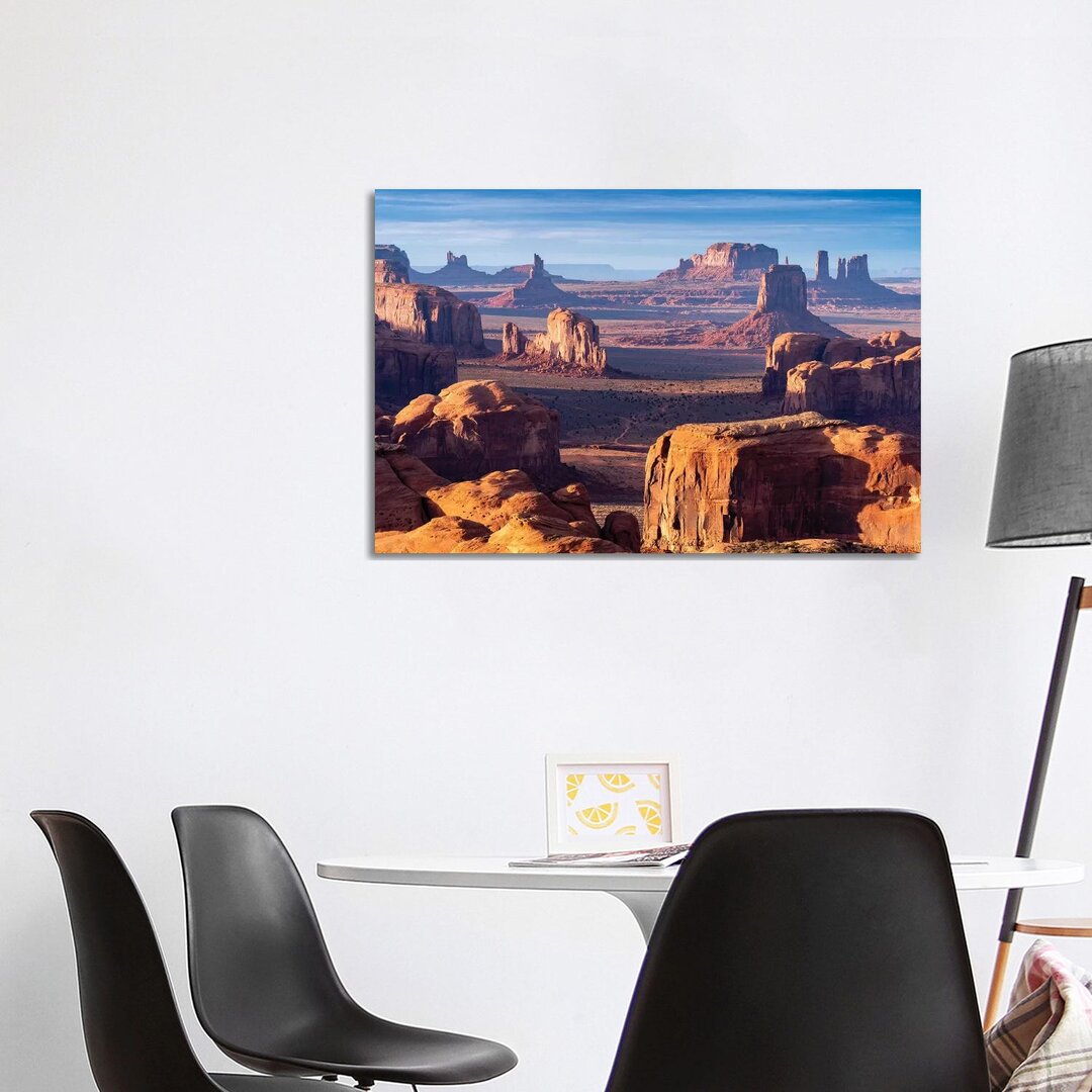 Hunts Mesa Navajo Tribal Park Sunrise I von Susanne Kremer - Galerie-verpackte Leinwand Giclée auf Leinwand