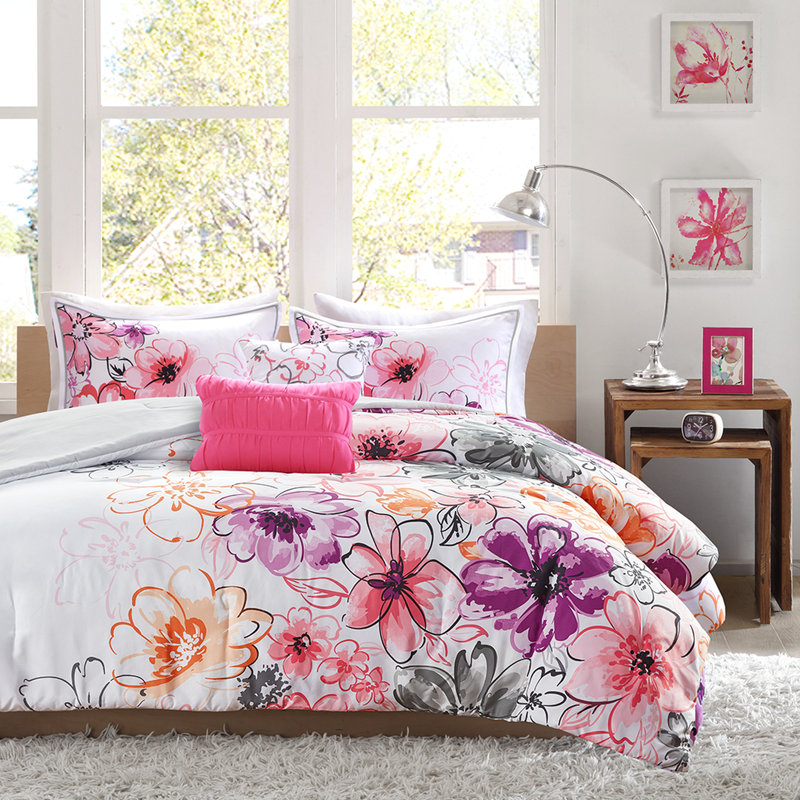 Très grand / très grand lit avec édredon à motif floral rose, coussins et édredon pour coussins décoratifs Trait de qualité Caractéristique Essence Nature