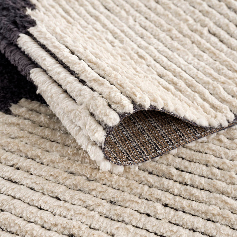 Tapis noir et ivoire moderne