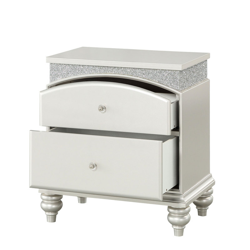 Table de chevet glamour 2 - Extérieur platine pour une chambre captivante dans une utilisation spacieuse et élégante