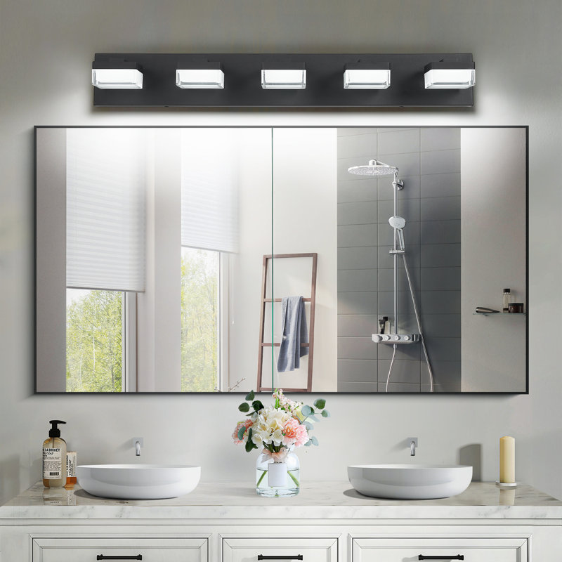 Éclairage pour meuble-lavabo sur miroir de salle de bain