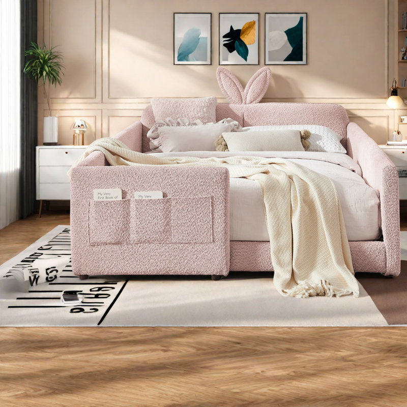 Lit tapissier double compact, boucle rose, décoration intérieure ludique