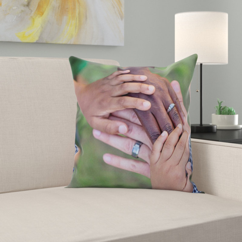 Coussin décoratif mains