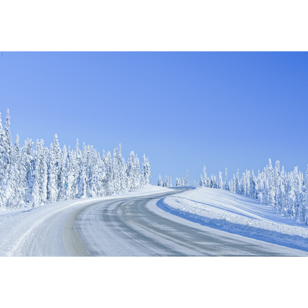 Kurvige Winterstraße von Stanley45 - Druck auf Leinwand ohne Rahmen