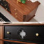 Armoire d'appoint en noyer massif et bois manufacturé