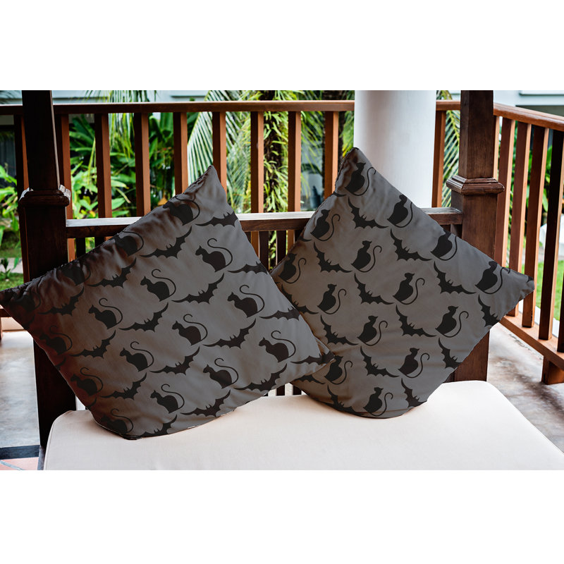 Coussin intérieur / extérieur Cats and Bats, 18 po x 18 po, Gris acier