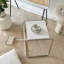 Table basse simple, tablette de canapé moderne, quelques styles extravagants à côté de la chambre à coucher.