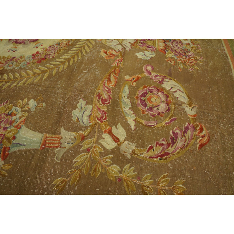 Tapis antique antique grand motif floral français Aubusson