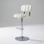 Ensemble de deux tabourets de bar modernes à hauteur réglable avec revêtement en similicuir et base chromée avec repose-pieds intégré pour îlots de cuisine et bars résidentiels-1397421075