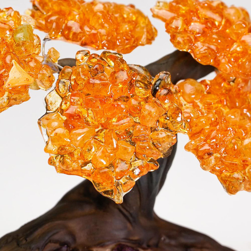 Petit arbre à pierres précieuses en grappe de citrine sur améthyste (l'arbre d'argent)
