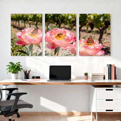 Ensemble de 3 tableaux sur toile tendue représentant une pivoine rose, un papillon et une abeille, pour la décoration du salon et de la chambre.