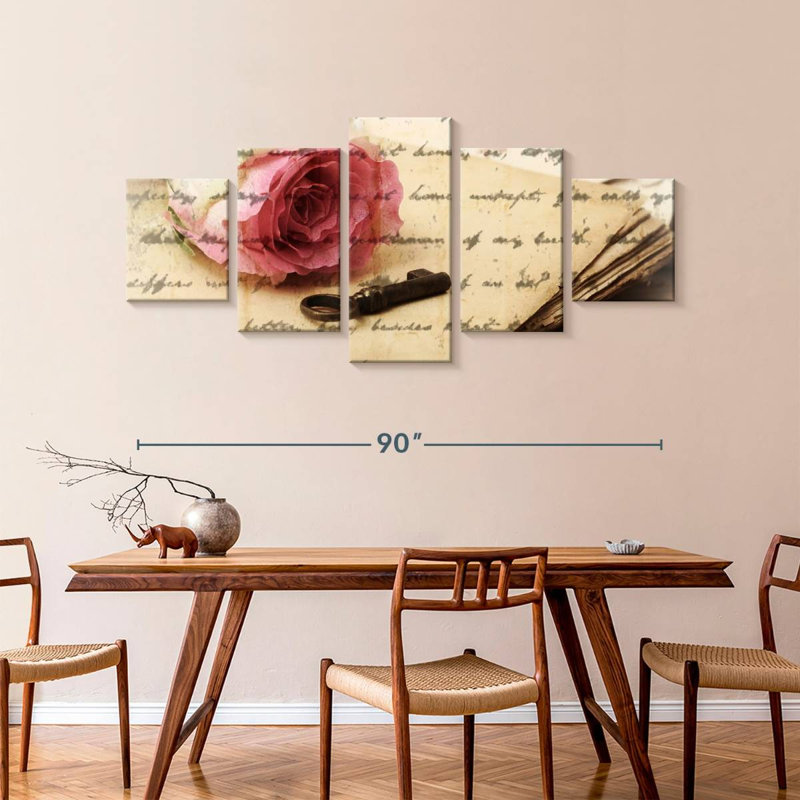 Rose sur vieilles lettres, H 42 po x l 92 po