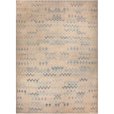 Tapis asiatique moderne surdimensionné à conception zigzag unique en son genre