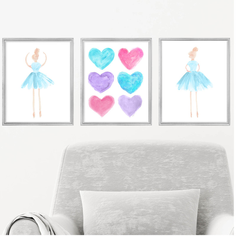 «Little Girls Ballet», impressions sur papier, H 10 po x l 8 po x P 0,06 po, Bleu multi cyan
