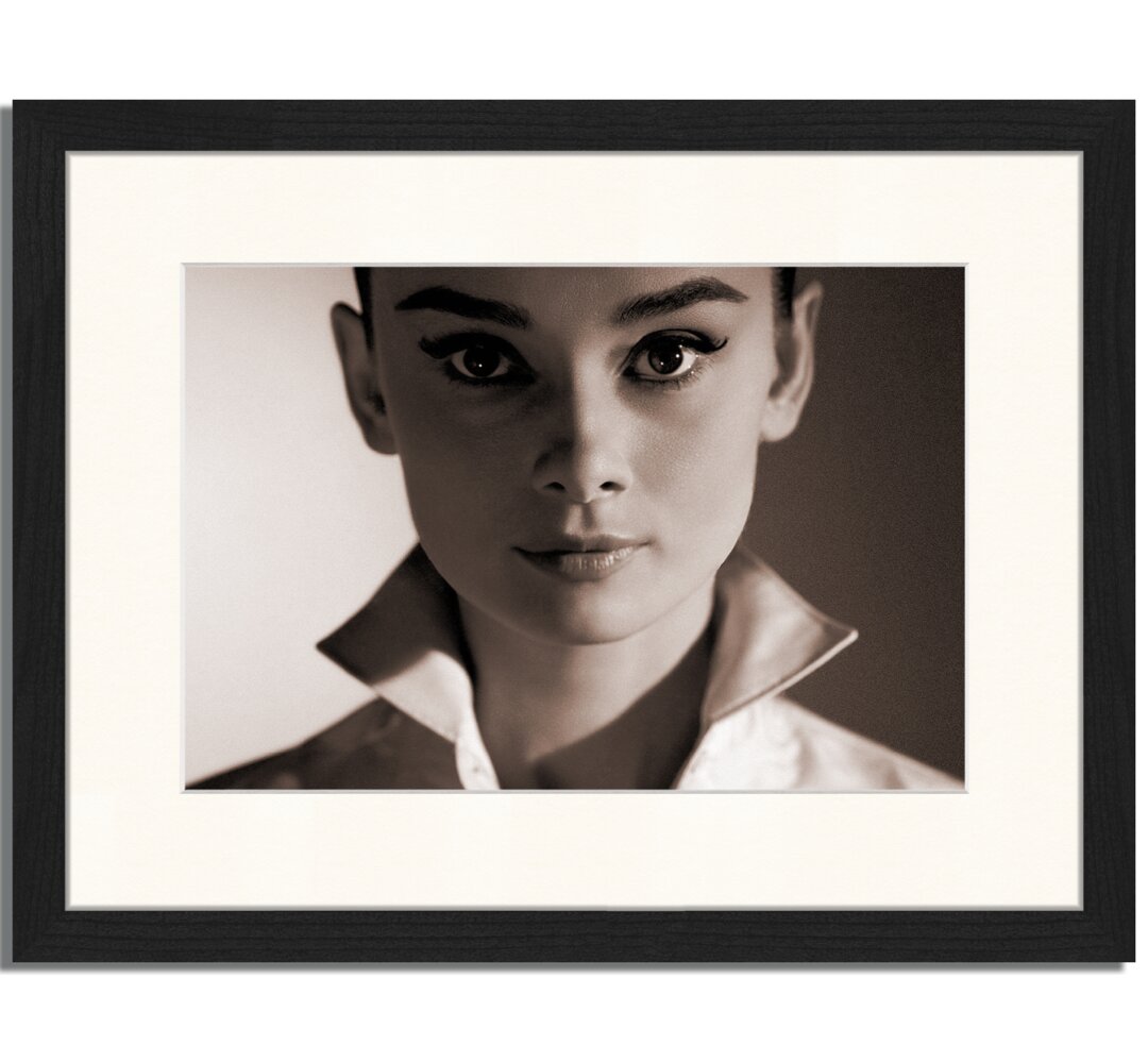 Gerahmtes Poster Klassische Aufnahme von Audrey Hepburn