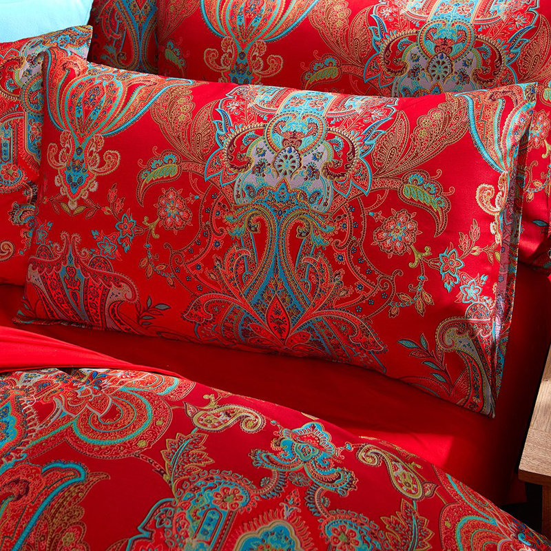 Vintage Floral And Leaf Printed  Microfiber Comforter Set, King Comforter + 2 Standard  Pillowcases, Red Floral