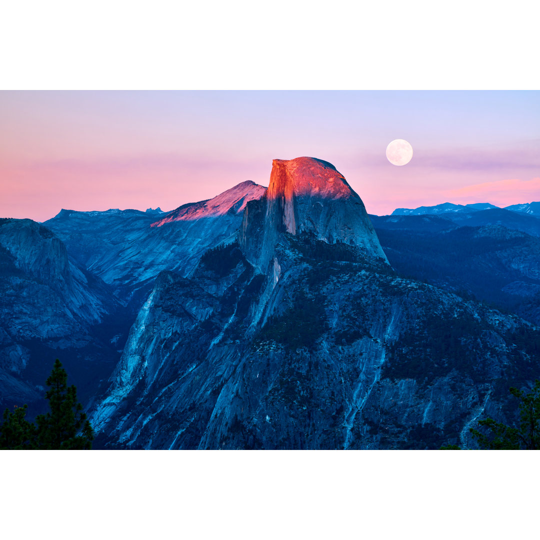 Yosemite Valley bei Sonnenuntergang von Zorazhuang - Drucken