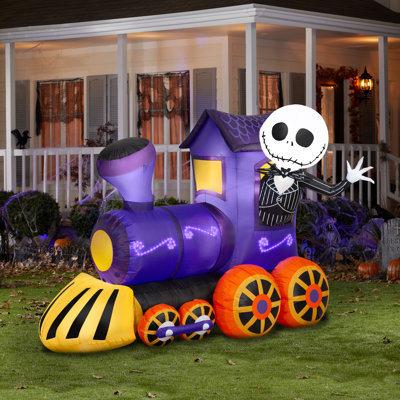 Feux de lumières avec Jack Skellington dans une scène de train mauve à DEL mauve