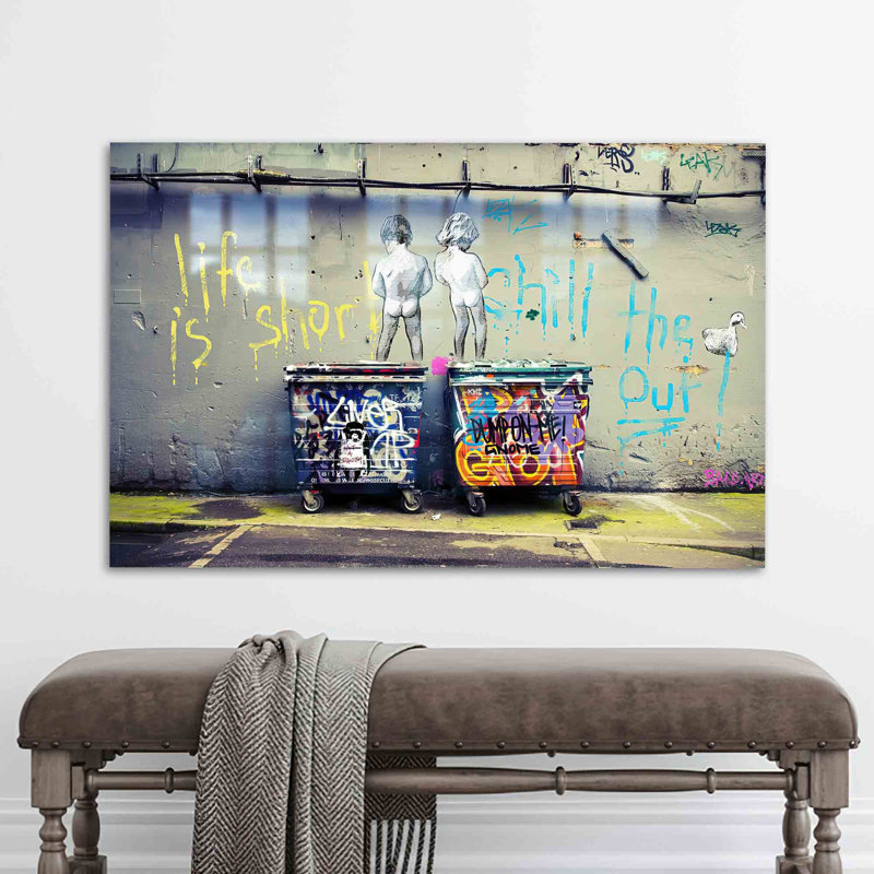 Décoration murale en verre d'inspiration Street Art offrant une touche unique d'esthétique moderne pour l'intérieur de votre maison