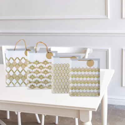 Ensemble de 12 sacs-cadeaux très variés