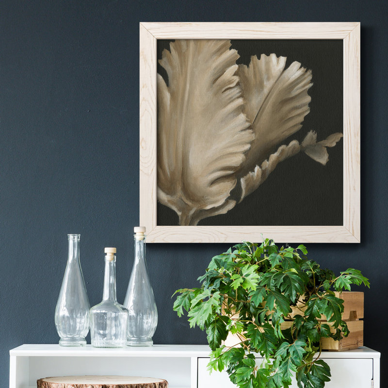 «Classical Blooms I», art mural sur toile, H 35,5 po x l 35,5 po x P 1,5 po, Blanc