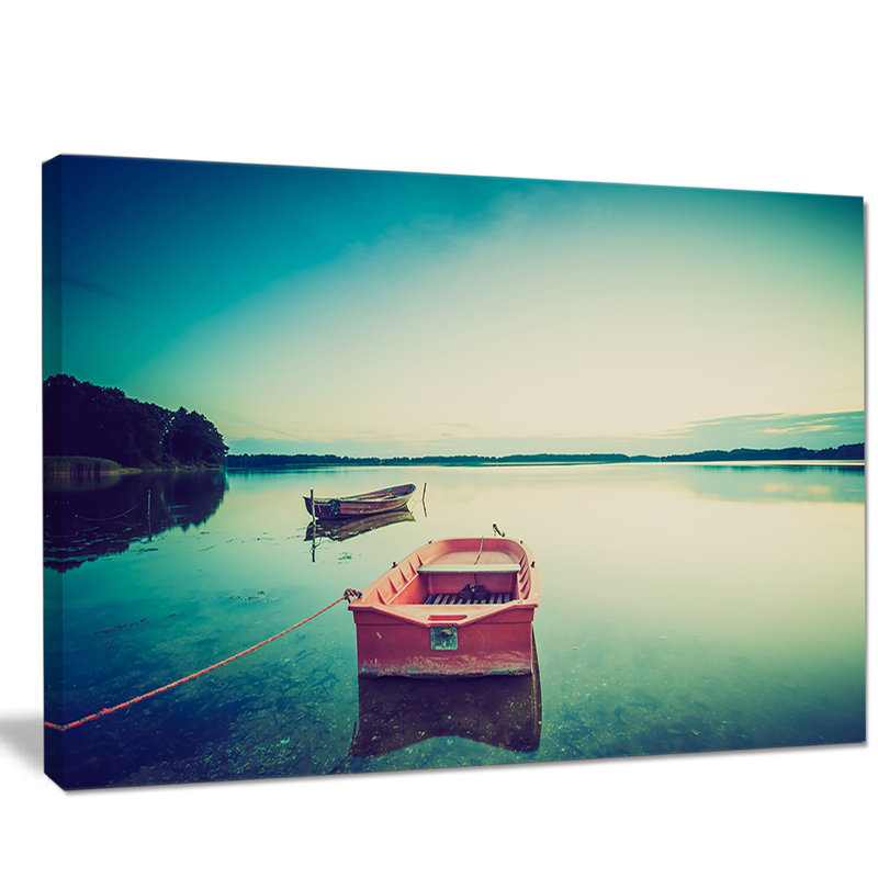 Bateau rose dans un lac rétro - reproduction de photo, H 8 po x l 12 po x P 1 po, Toile tendue
