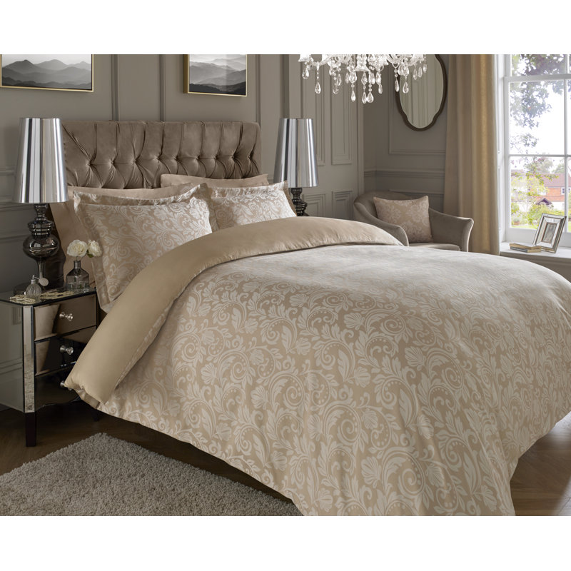 Dillsboro Damask Duvet Cover Set with Pillowcases, Double - 2 Standard Pillowcases, Plum