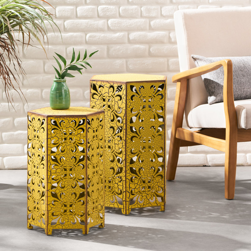 2 tables d'appoint, fabrication en fer, jaune antique, table tactile décorative, fer, couleur jaune, élément de décor enchanteur