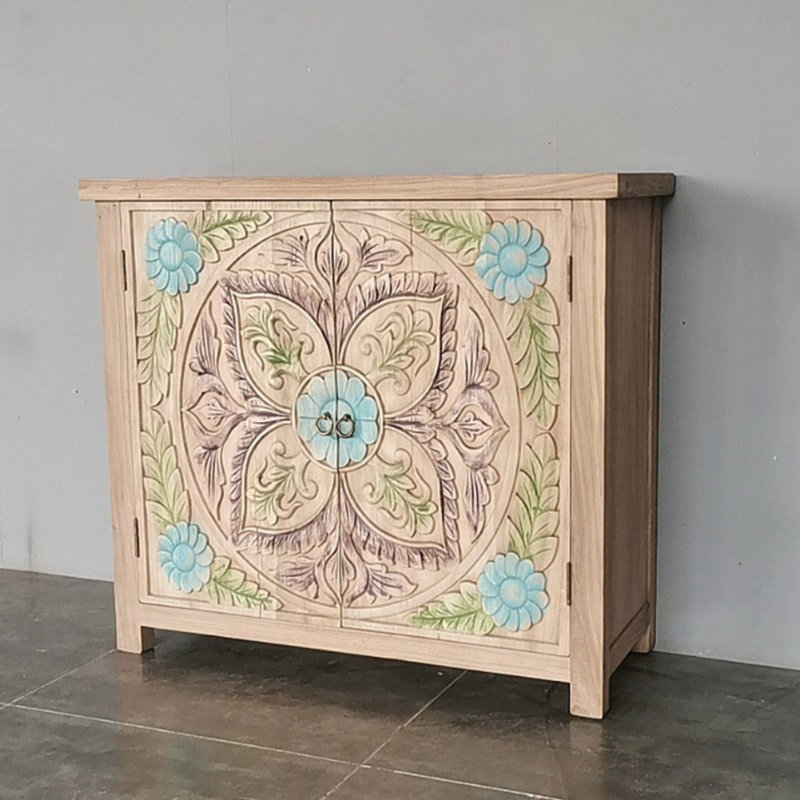 Armoire décorative en bois massif sculpté