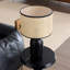 Lampe de table en rotin avec base en métal