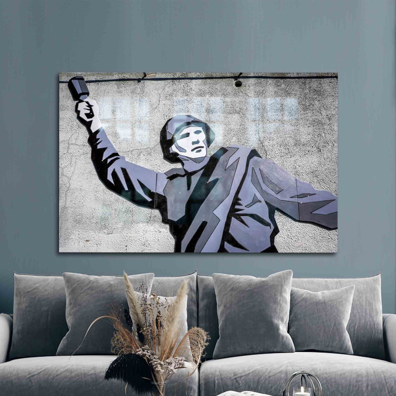 Impressionnant art graffiti sur verre trempé, offrant une touche unique et moderne à votre décoration murale