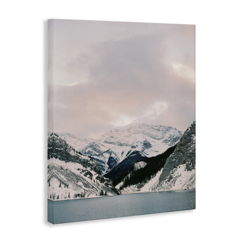 "Snowy Peaks Seascape", art mural par Justine Milton, H 30 po x l 24 po