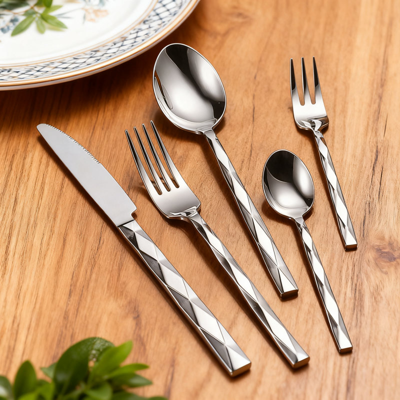 Ensemble de couverts 20 pièces pour 4 couverts en acier inoxydable 18/10 avec motif à losanges, ensemble de couverts allant au lave-vaisselle pour les repas de tous les jours et les occasions spéciales