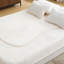 Canapé moderne blanc avec 4 coussins-370937894