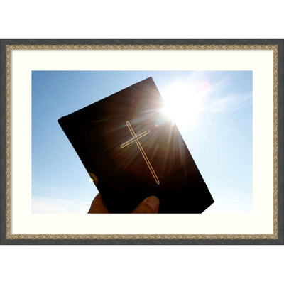 «Bible In Hand», impression sur bois encadrée