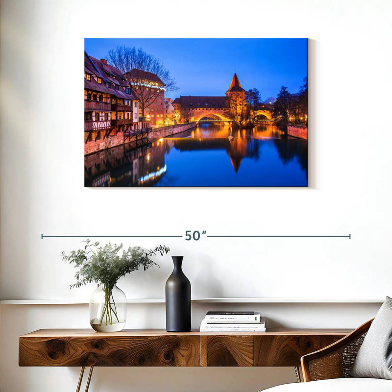 Harpa Nuremberg Glow, 24" H x 36" W