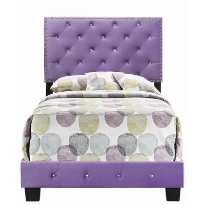 Charmant lit mauve pour des espaces élégants