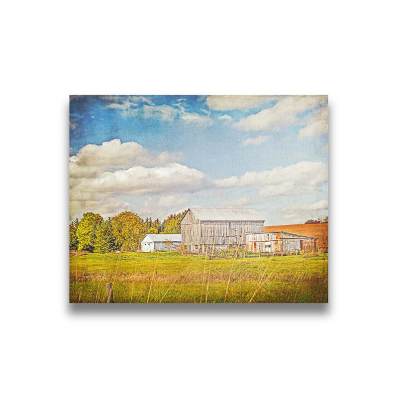 Ancienne ferme en automne par Hal Halli. Impression sur papier - Montée et encadrée avec de l'acrylique transparent