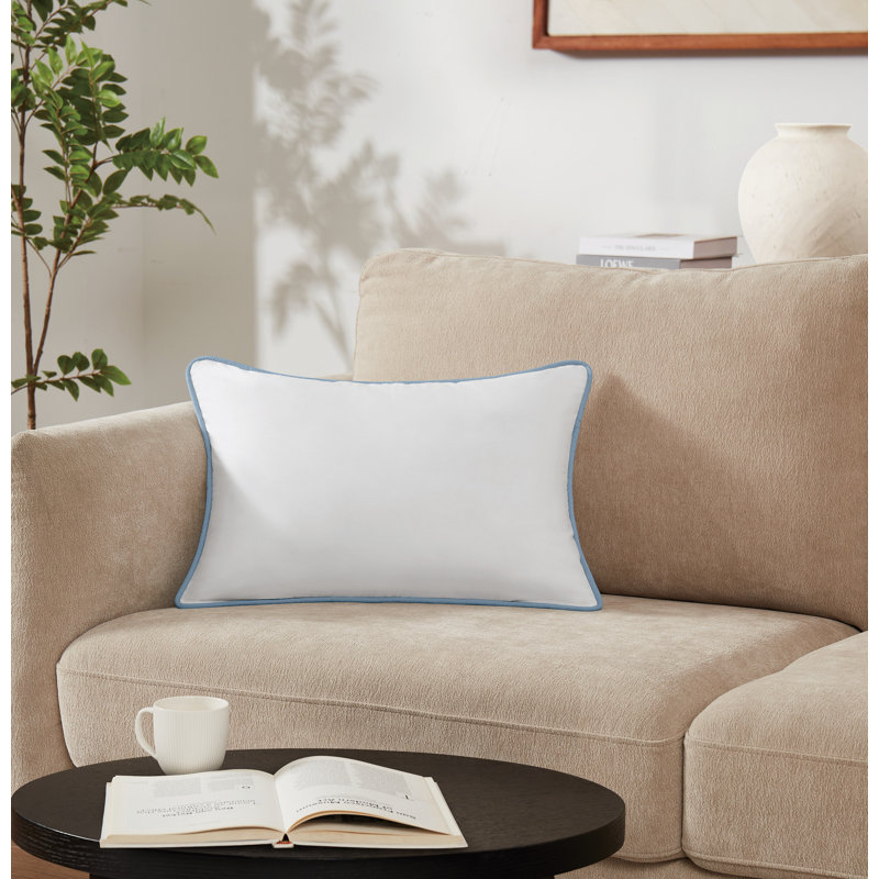 Coussin Brooklyn, Rectangle H 14 po x l 20 po, Blanc / bordure bleu ciel