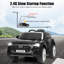 Les enfants montent sur une voiture-62080308