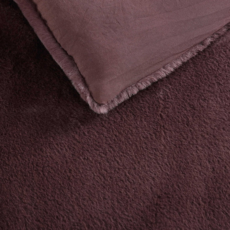 Vera Wang Signature Red Faux Fur Comforter Set, Queen Comforter + 2 Standard Shams