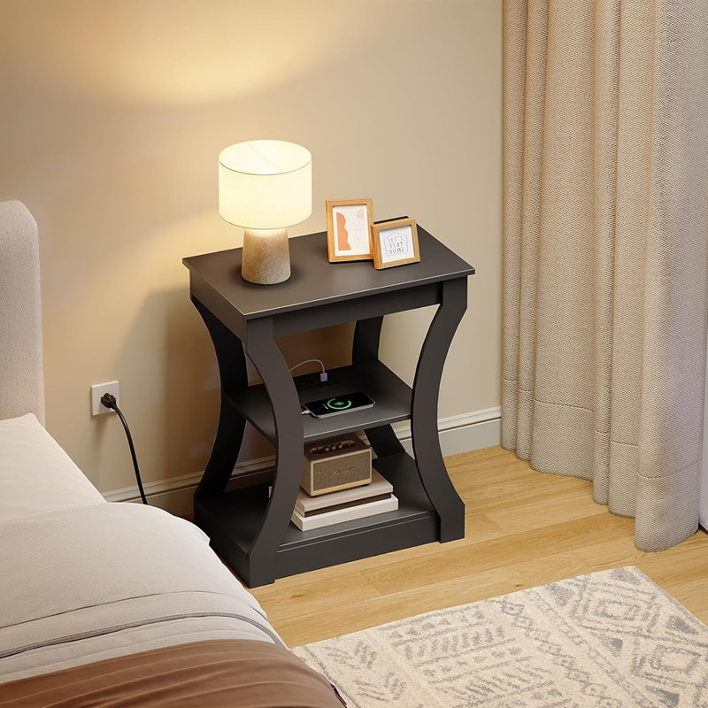 Ensemble de 2 tables de bout noires avec station de charge, ports USB et Type-C, tablettes de rangement à 3 niveaux, tables d'appoint courbées modernes pour la chambre à coucher et le salon