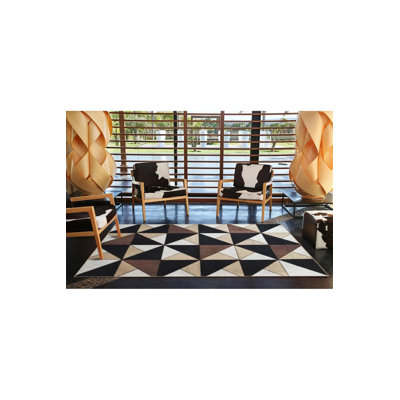 Black And Beige Themed Triangular Geometric Patterned Creative Modern Decorative Carpet