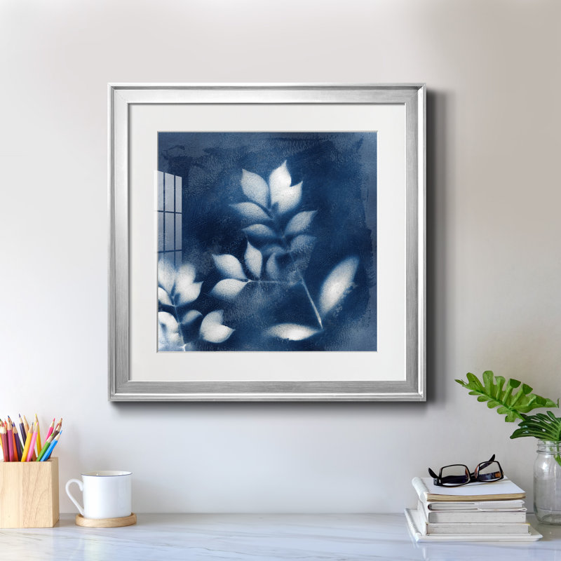Nature's Indigo III - Cadre photo, reproduction d'art sur papier, H 22,5 po x l 22,5 po x P 1,5 po, Papier avec cadre argenté