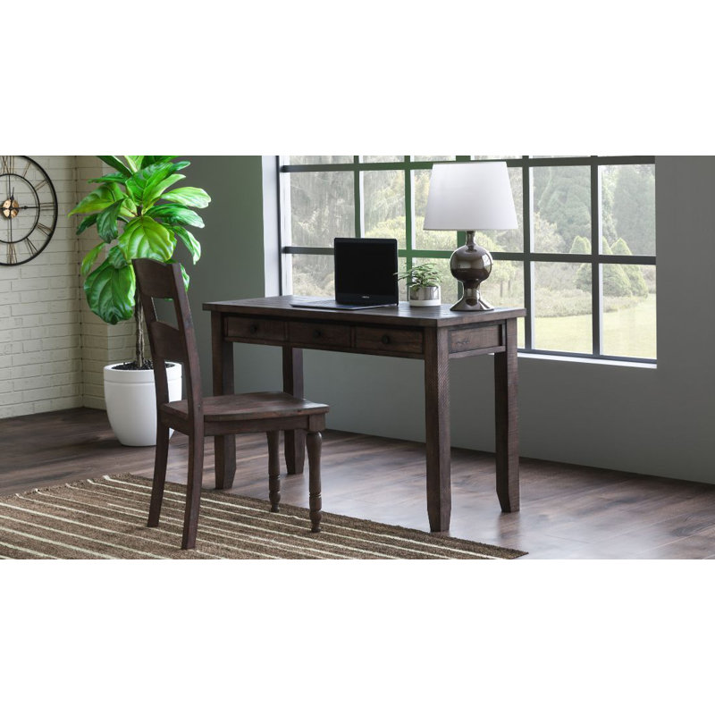 Bureau en bois massif Arely avec prises intégrées, Brun bois de grange